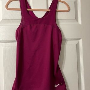 Nike Pro Hypercool Tank Top Size Medium Maroon